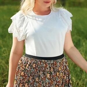 Woman's 2X Plus Size White Ruffle Eyelet Top